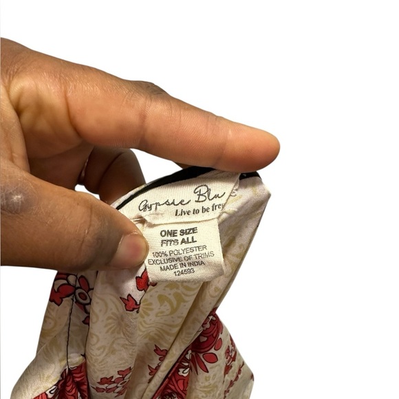 Gypsie Blu One Size Fit All Red and Cream Floral Top - Picture 3 of 7